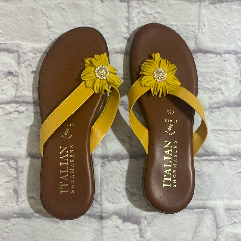 Italian Shoemakers Low Wedge Yellow Suede Flower Rhinestone Sandal Slide  7.5